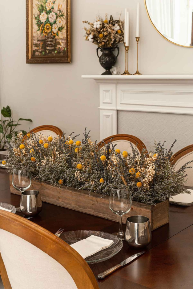 centerpieces from the garden can use dried flowers. 