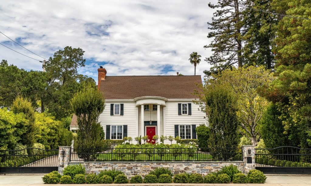 pexels-robertkso-13084497 scale, like in this front garden, is a key basic garden design principle.